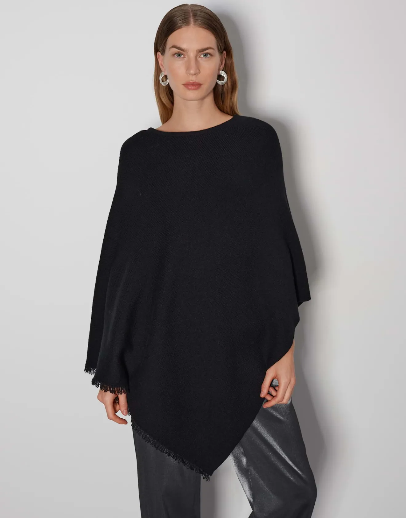 Discount Asymmetrischer Poncho BABIENE aus weichem Woll Mix Strick | Accessoires