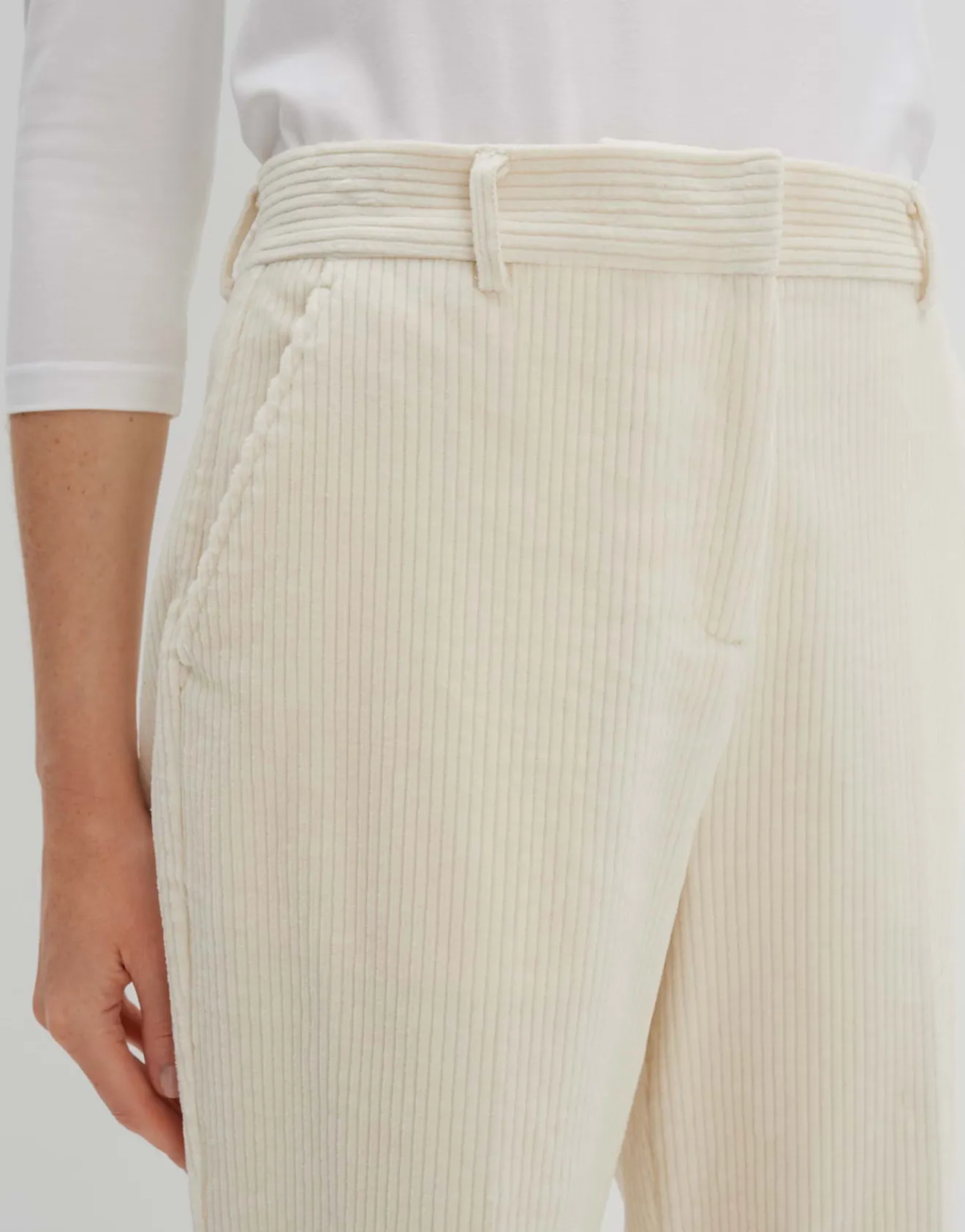 Best Sale Cordhose CISILIA CORDUROY Relaxed mit Bügelfalte Hosen