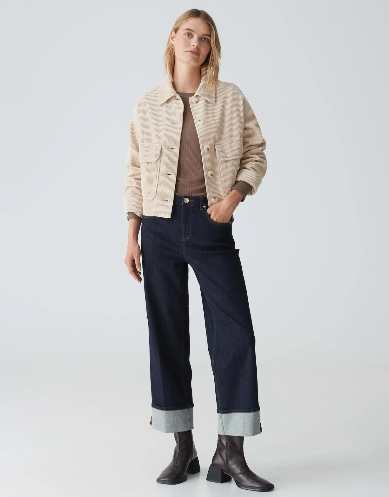 Shop Kurzjacke HENNJA Boxy Fit aus weichem Cord Jacken & Mäntel | Blazer & Westen