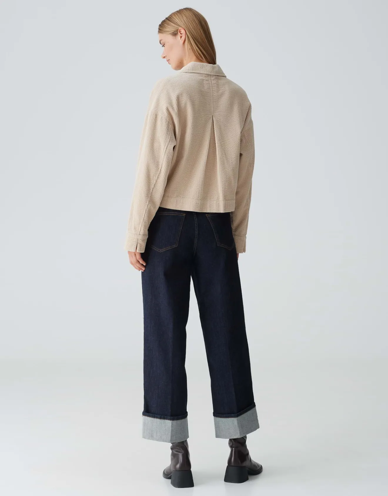 Shop Kurzjacke HENNJA Boxy Fit aus weichem Cord Jacken & Mäntel | Blazer & Westen