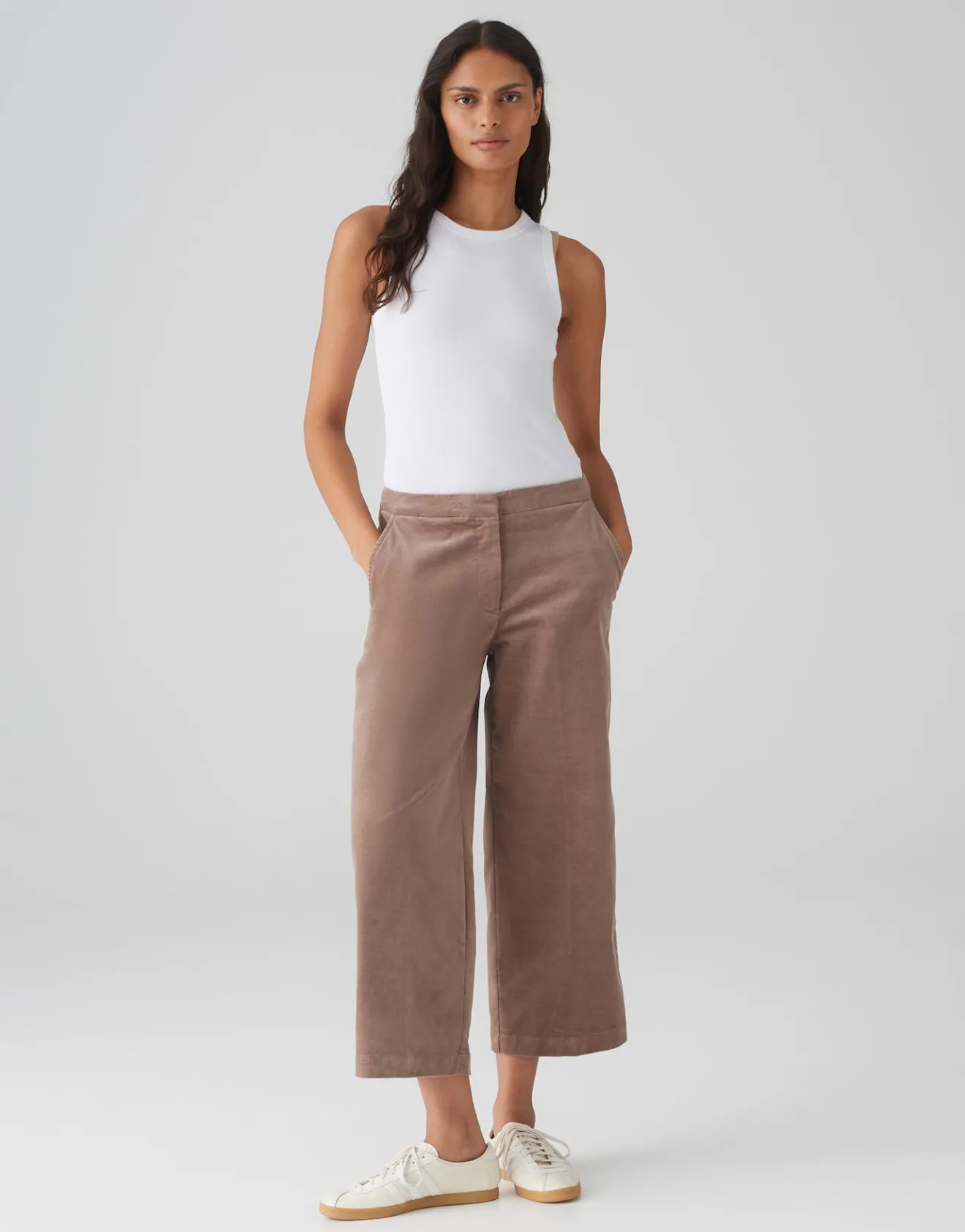 Shop Wide Cropped Pants MONDAI aus weichem Samt Hosen