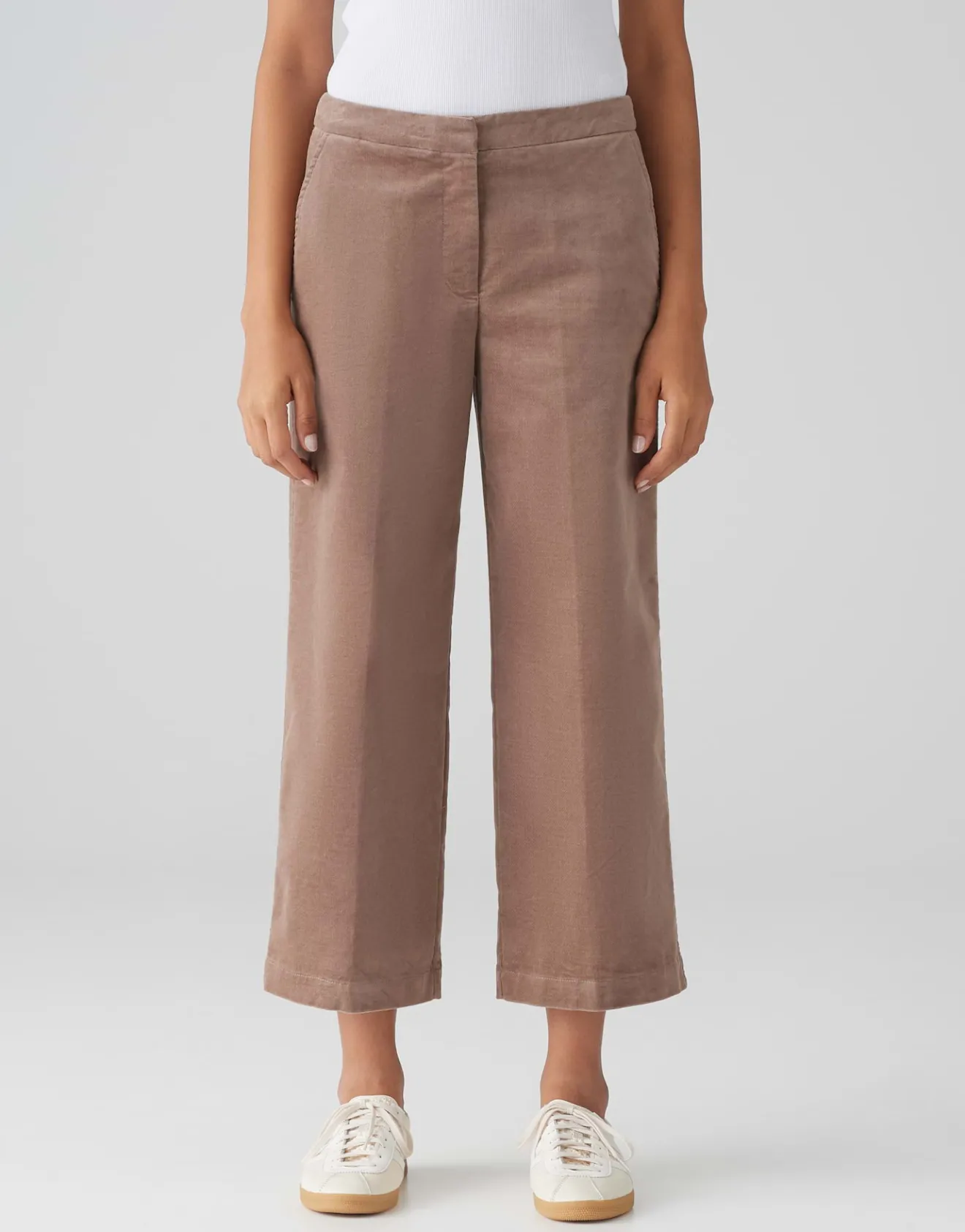 Shop Wide Cropped Pants MONDAI aus weichem Samt Hosen